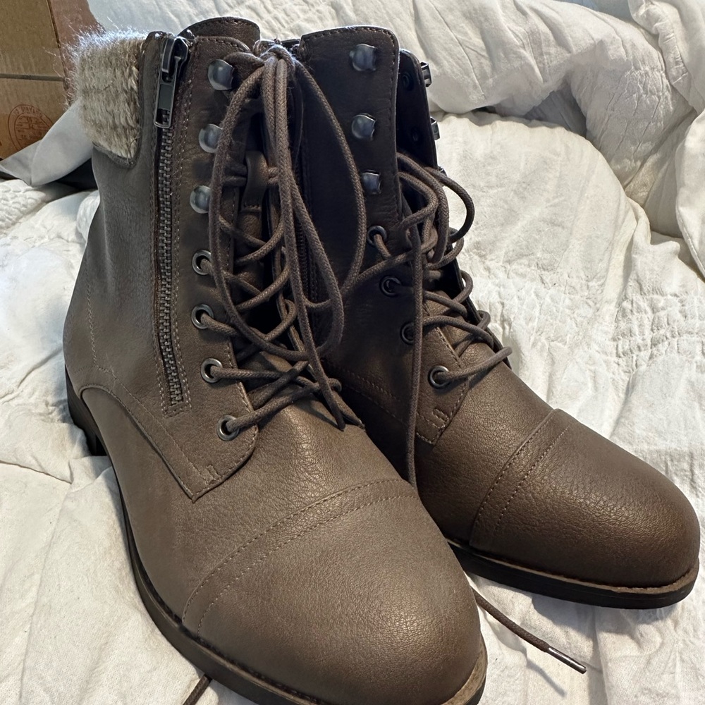 NWOT Torrid brown boots
